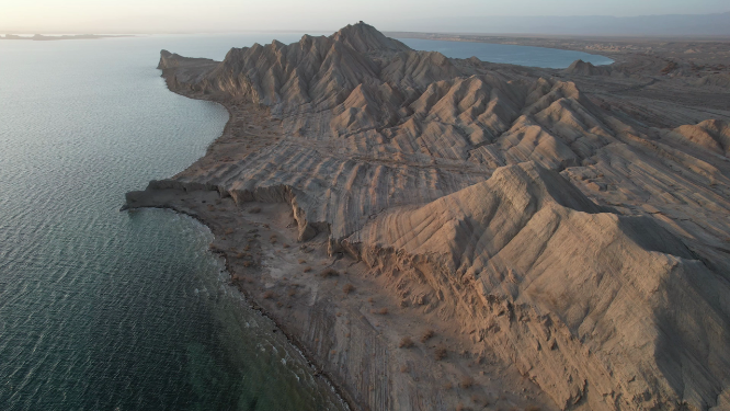 青海海西州德令哈托素湖雅丹地貌自然风光